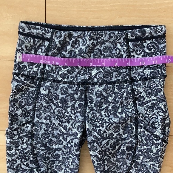 LULULEMON Outrun Crop Black Lace Mesh Print Size 6 - Picture 8 of 10